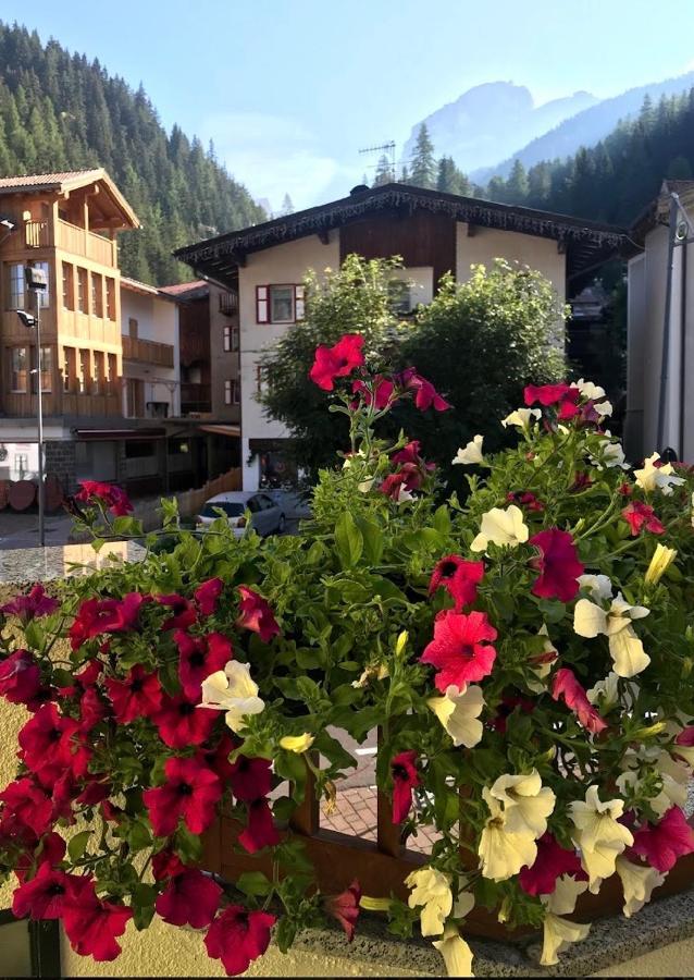 Albergo Centrale Canazei Exterior foto